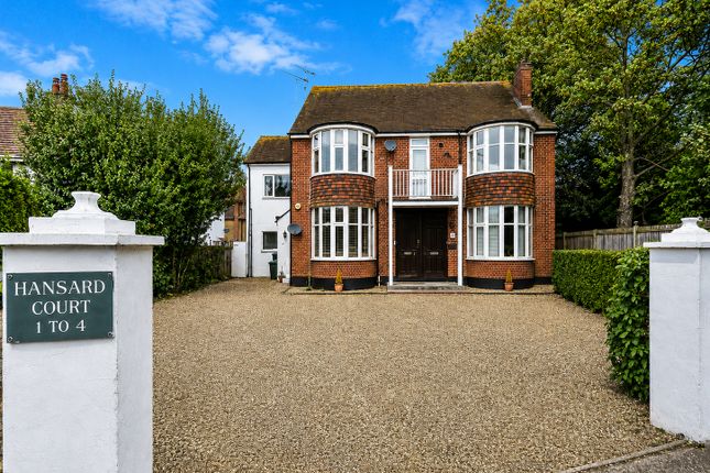 1 bed property, in Canterbury Road, £240,000