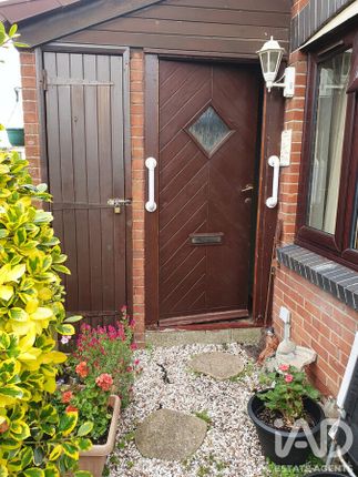 1 bed property, in The Bindells, £160,000