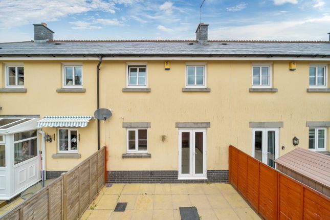3 bed property, in Dartmoor Court, £200,000