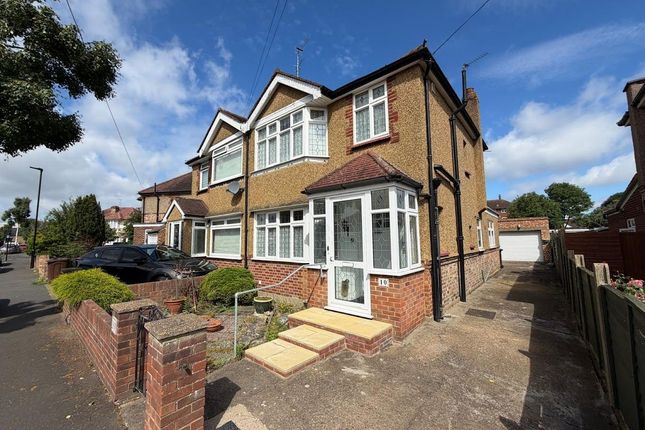 3 bed property, in Hayling Avenue, £535,000