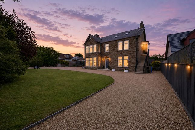 5 bed property, in Harestane Road, £425,000
