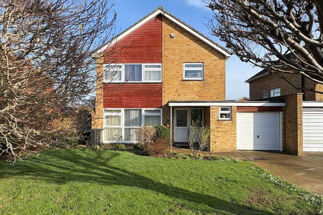 3 bed property, in Farmcroft, £550,000