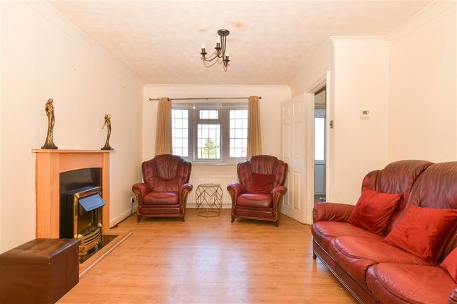 3 bed property, in Limetree Close, £330,000