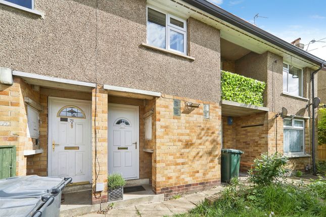 2 bed property, in Glenwood Avenue, £70,000