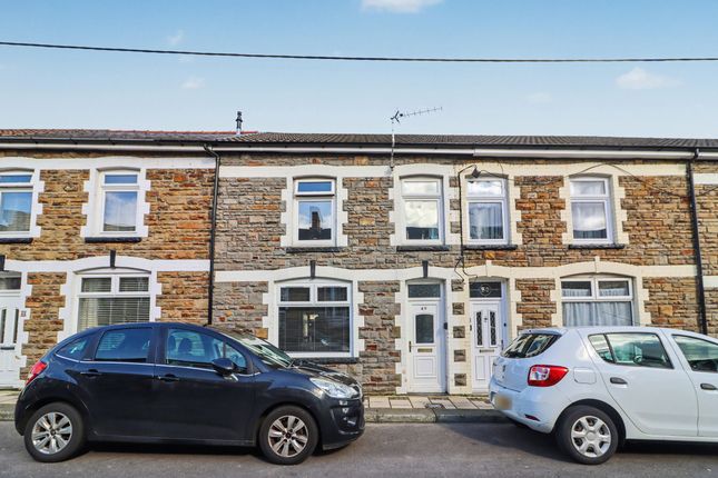2 bed property, in Gilfach Street, £165,000