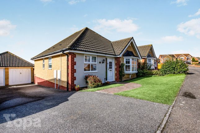 3 bed property, in Calderwood, £450,000