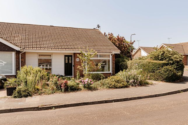 2 bed property, in Arthur Salmon Close, £365,000