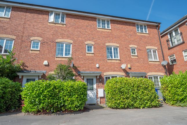 3 bed property, in Godwin Way, £205,000