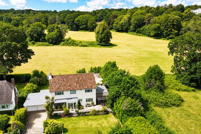 5 bed property, in Knightwood Avenue, £995,000