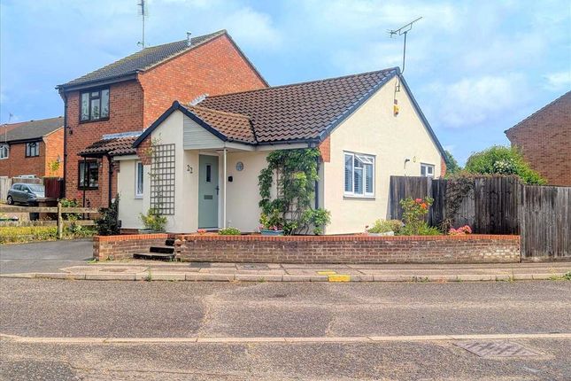 2 bed property, in Jenner Mead, £325,000