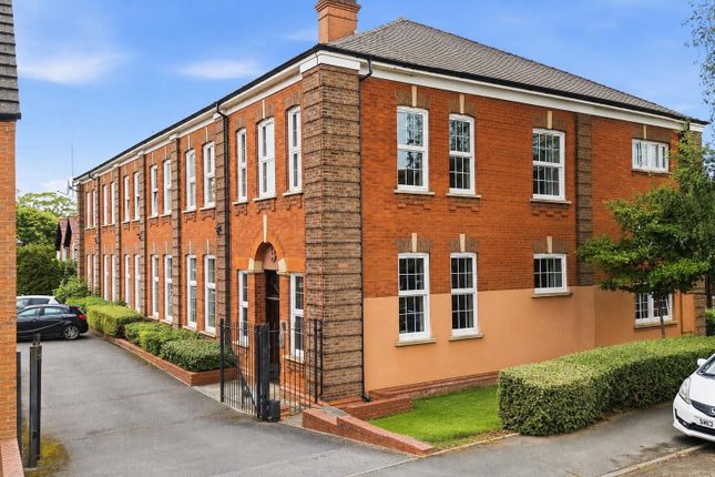 2 bed property, in Bluemels Drive, £210,000