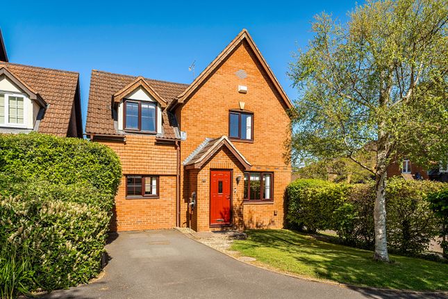 3 bed property, in Russell Close, £350,000