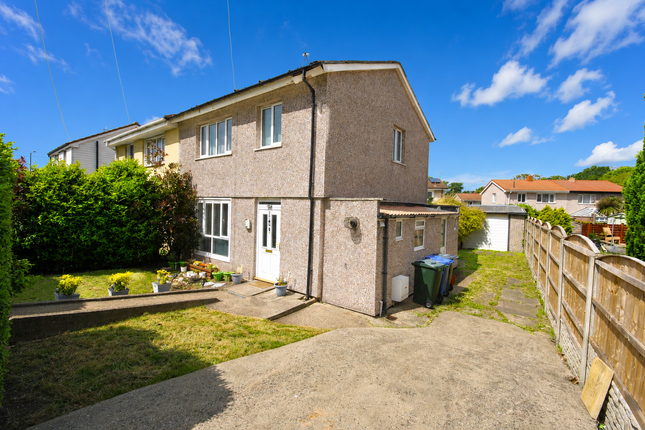 3 bed property, in Beckett Road, £125,000