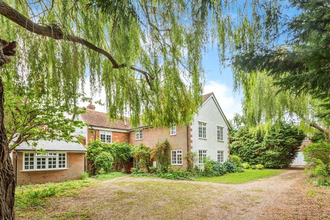 4 bed property, in High Street, £1,185,000