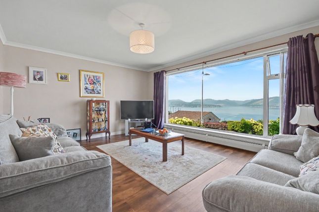 5 bed property, in Carnoustie Avenue, £330,000