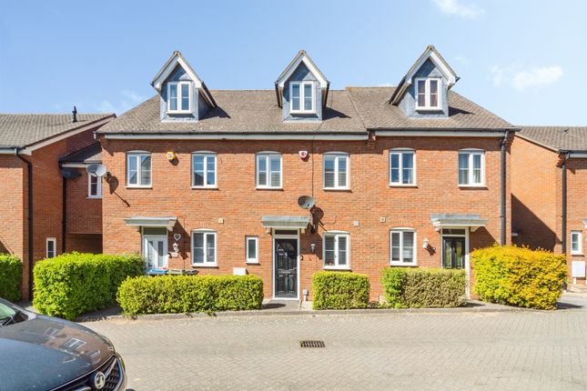 3 bed property, in Hopton Grove, £300,000