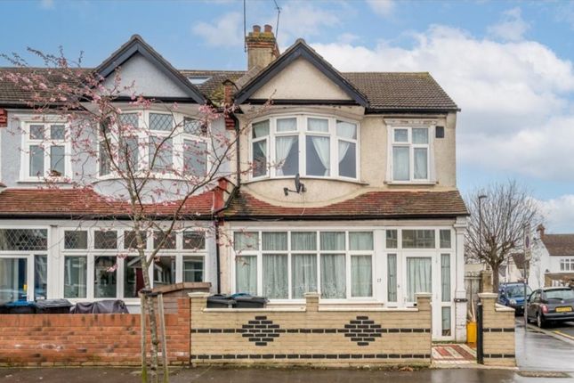 4 bed property, in Bishops Park Road, £675,000