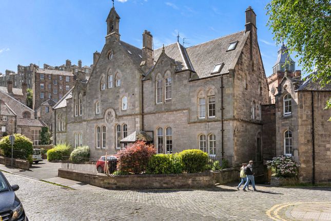 2 bed property, in Dean Path, £325,000