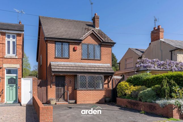 3 bed property, in Linthurst Newtown, £429,950