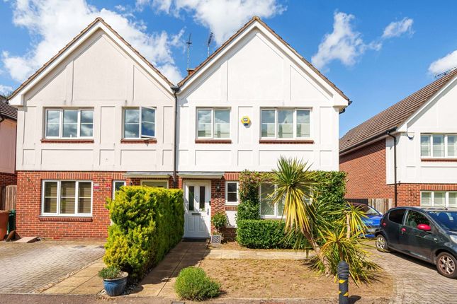 3 bed property, in Nursery Close, £650,000