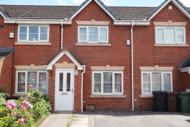 2 bed property, in Marmion Avenue, £170,000