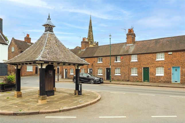 1 bed property, in The Square, £160,000