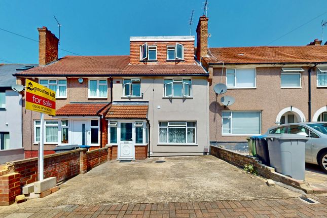 4 bed property, in Ballards Road, £650,000