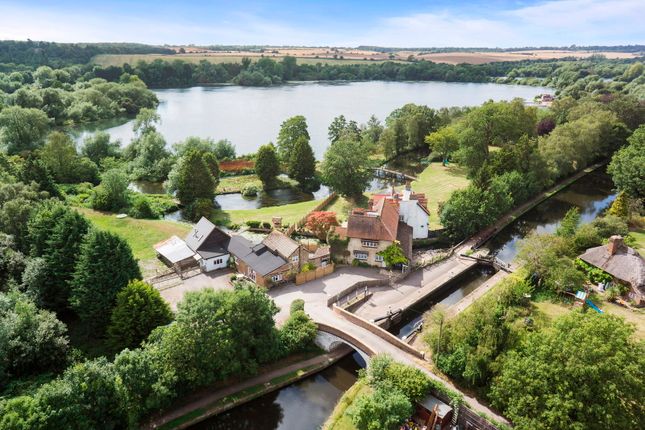 12 bed property, in Park Lane, £4,000,000