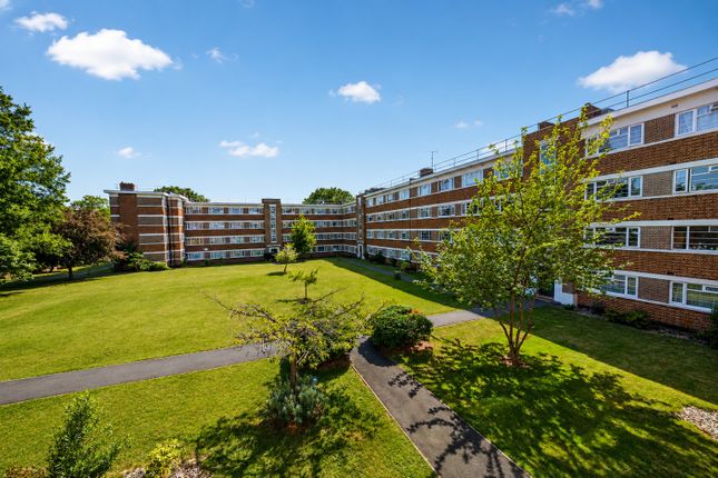 2 bed property, in New Park Road, £225,000