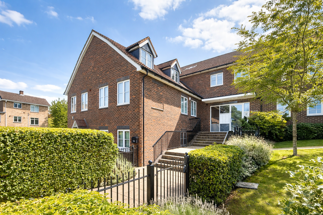 2 bed property, in Hartwell House, £350,000