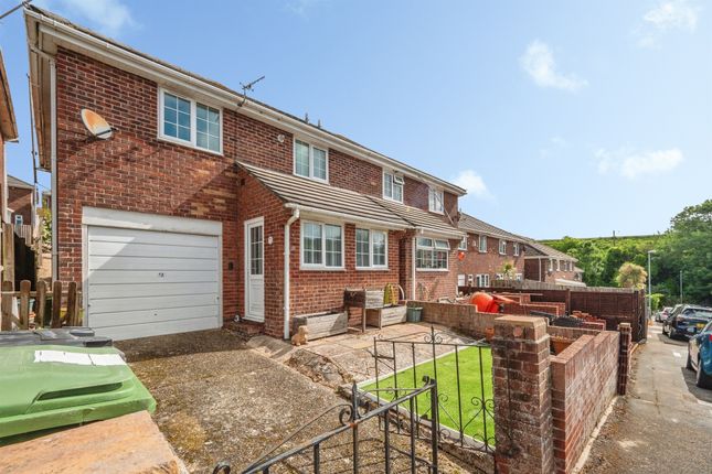 3 bed property, in Windsor Road, £250,000