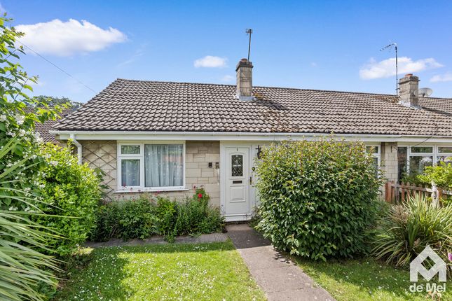 2 bed property, in Longlands Close, £175,000