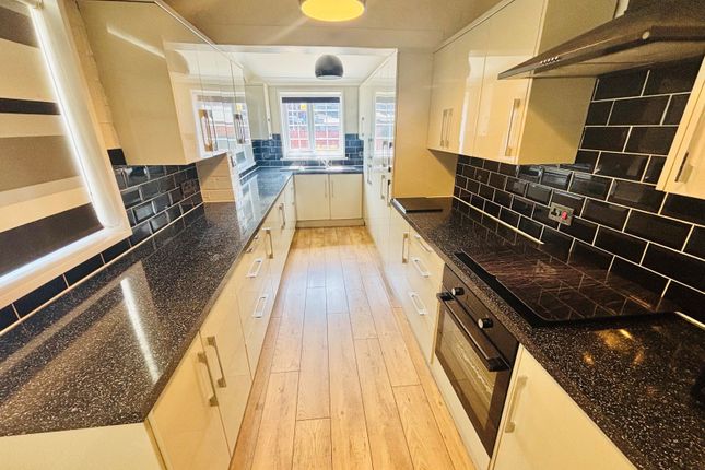 2 bed property, in Elsie Street, £90,000