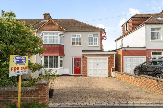 4 bed property, in Holtye Crescent, £550,000