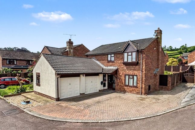 4 bed property, in Colliepriest View, £500,000