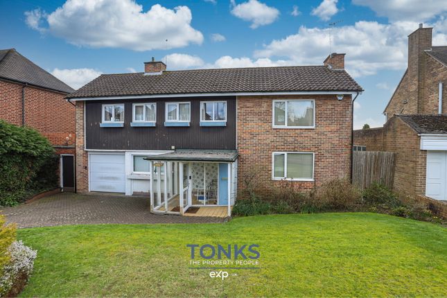 3 bed property, in Manor Abbey Road, £495,000