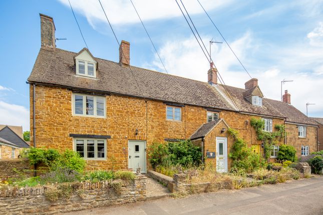 2 bed property, in Duns Tew, £315,000