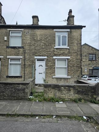 1 bed property, in Knights Fold, £75,000