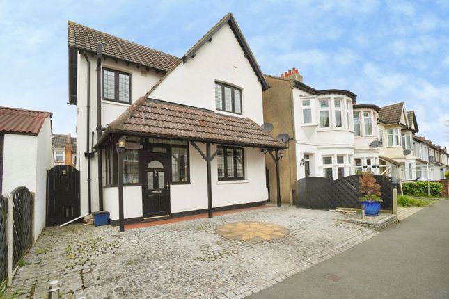 3 bed property, in Silverdale Avenue, £350,000
