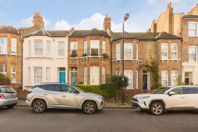 1 bed property, in Silvester Road, £415,000
