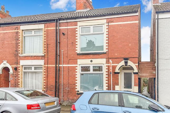 2 bed property, in Rensburg Street, £70,000