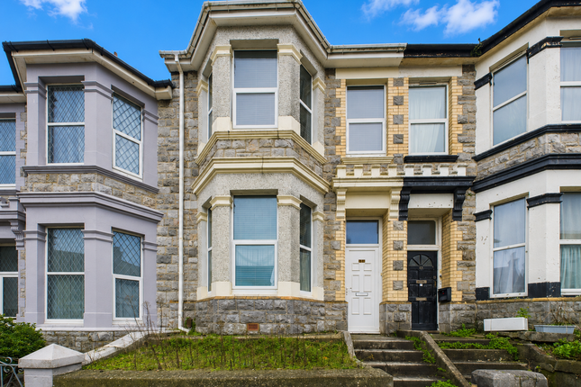 4 bed property, in Derry Avenue, £260,000