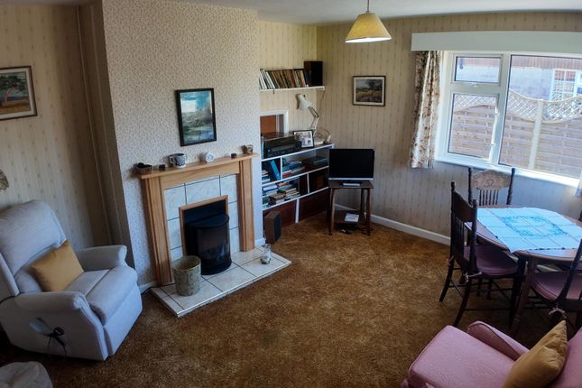 2 bed property, in Warlands Lane, £325,000