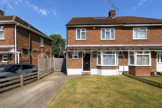 4 bed property, in Cranborne Crescent, £670,000