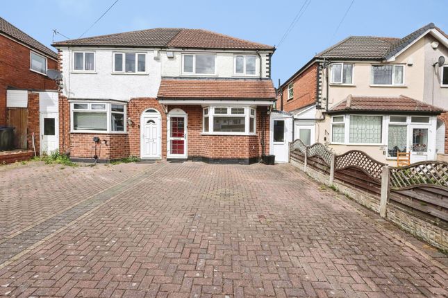 2 bed property, in Dyas Road, £210,000