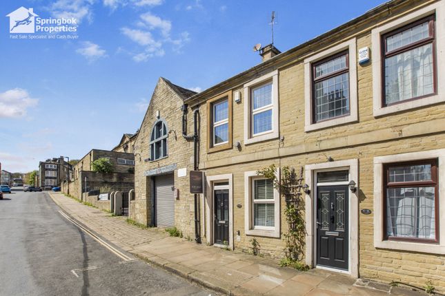 2 bed property, in Blackwall, £165,000