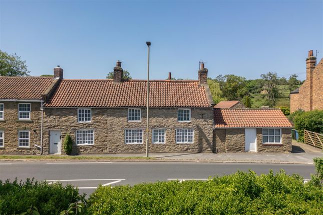 4 bed property, in Main Street, £450,000