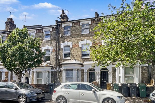 1 bed property, in Ariel Road, £215,000