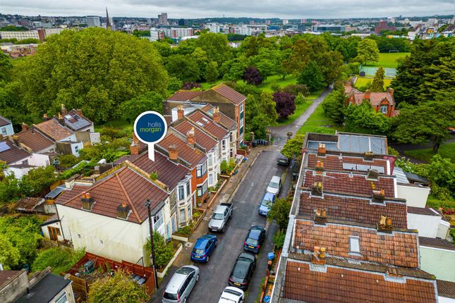 3 bed property, in Somerset Terrace, £180,000