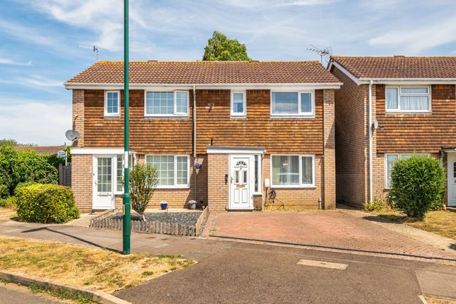 2 bed property, in Flansham Park, £275,000